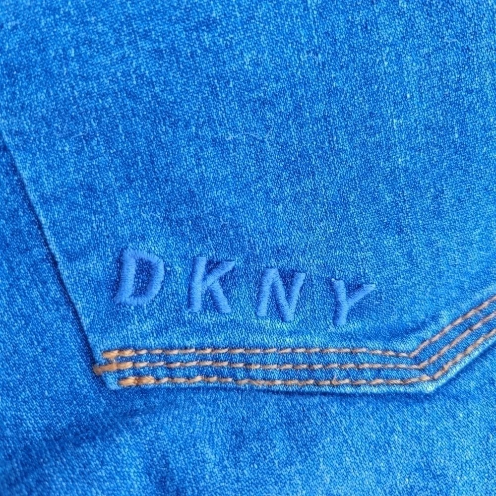 3/$15 DKNY Distressed Medium Wash Denim Jean Sho…